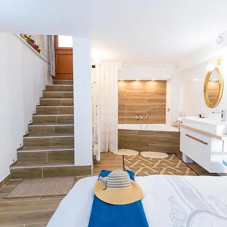 Le Charme Stylishcotedazur Vieil Parking